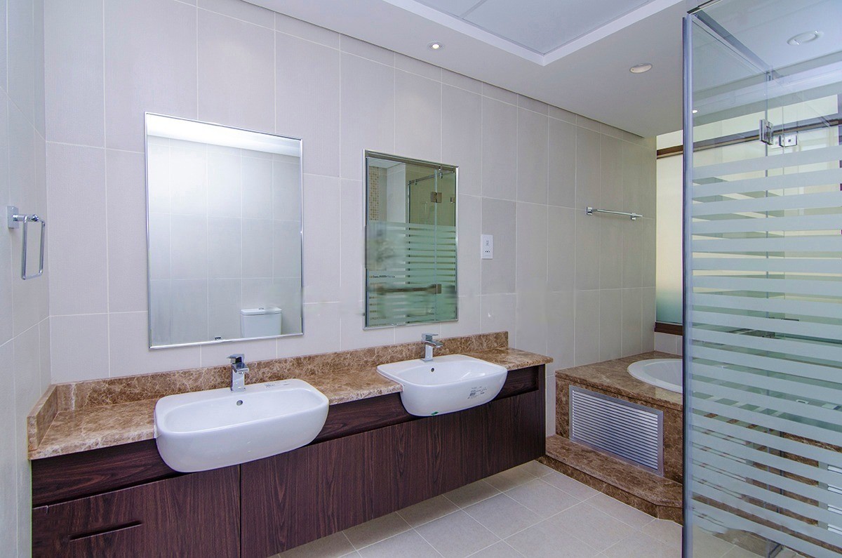 Grand Views 9