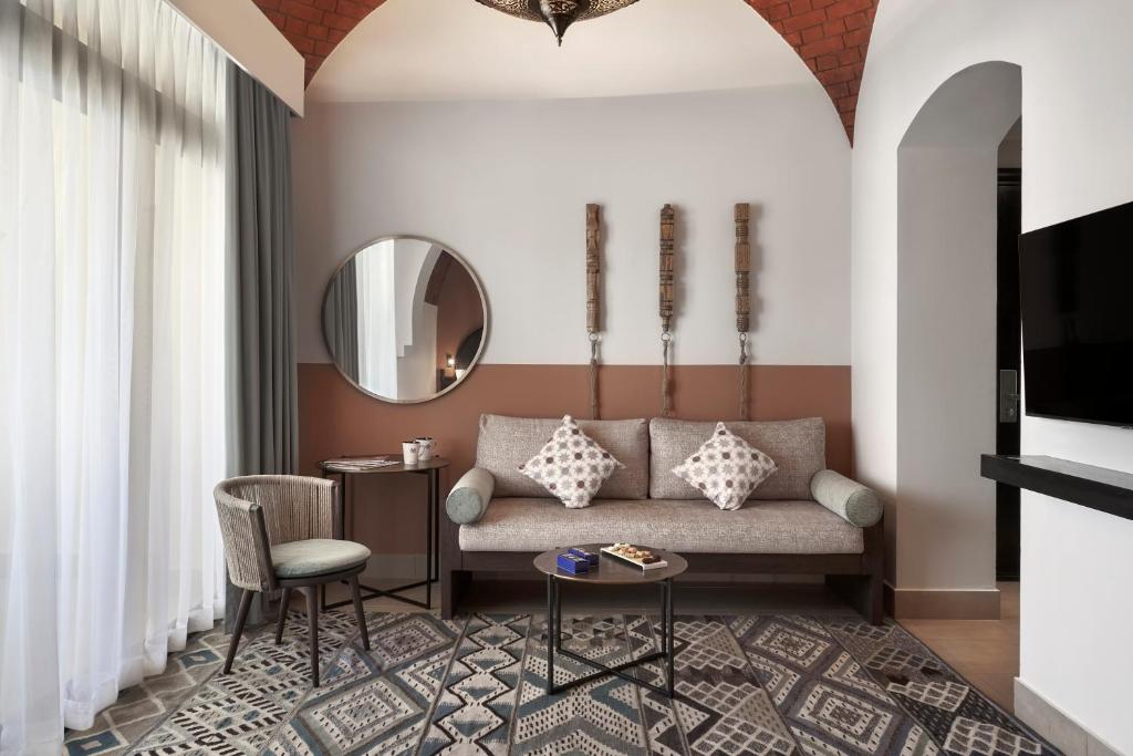 The Cove Rotana Resort 10