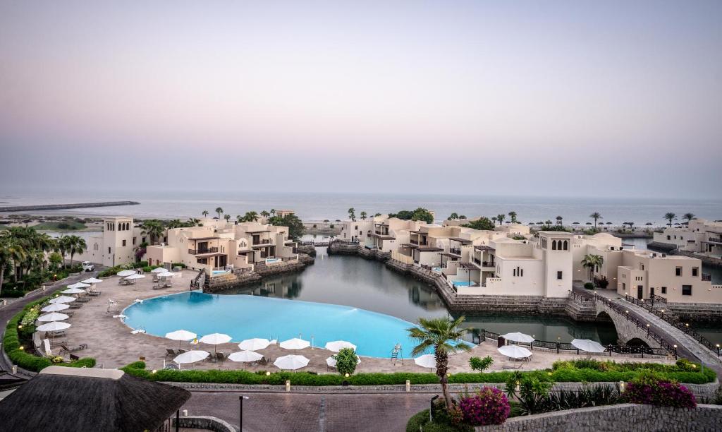 The Cove Rotana Resort 4