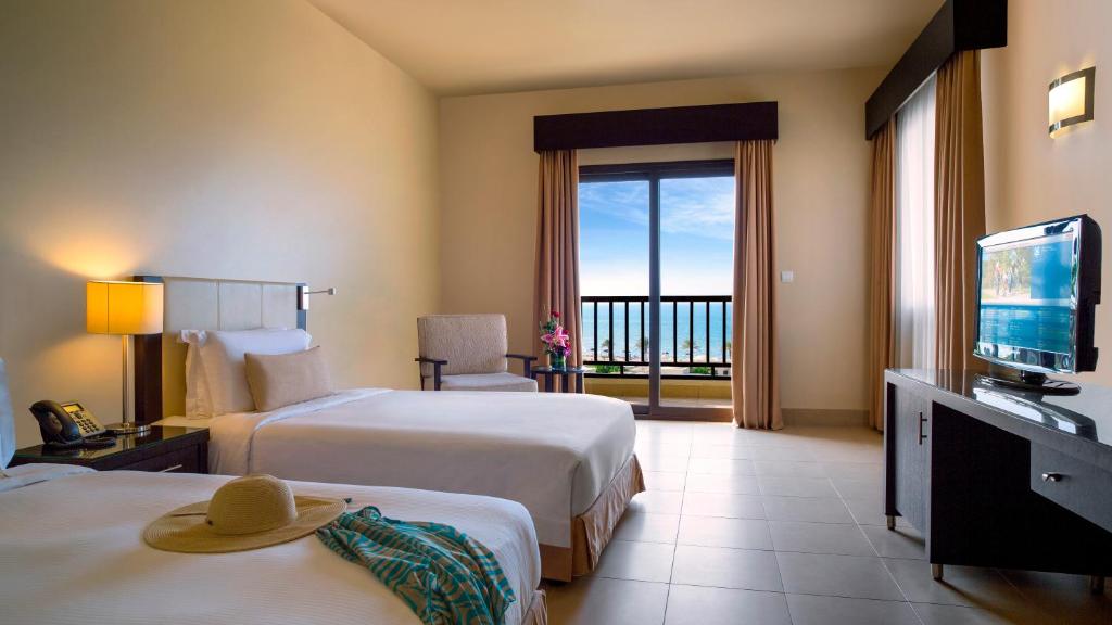 The Cove Rotana Resort 8
