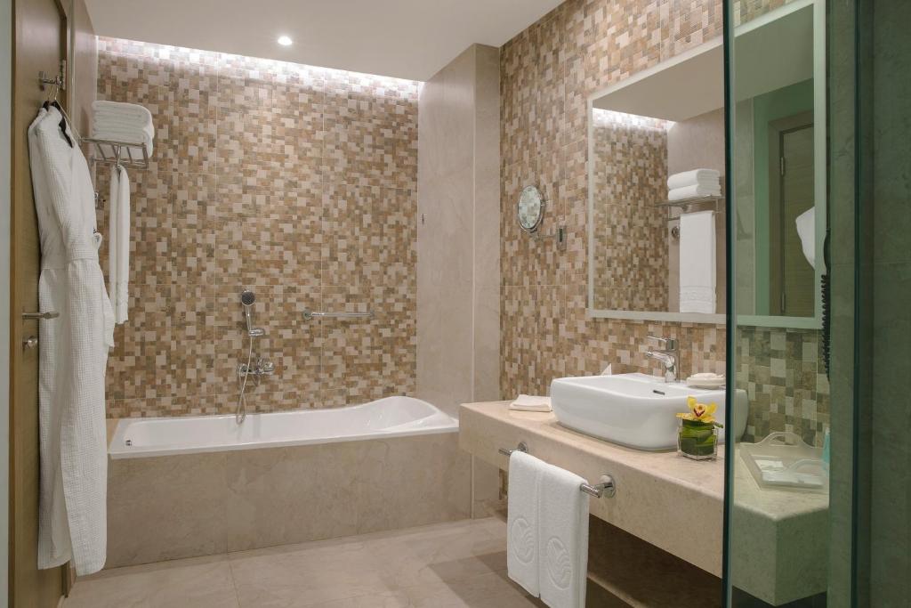 The Cove Rotana Resort 9
